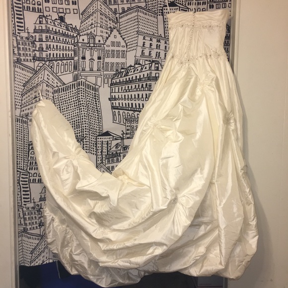 Wedding Dress - Picture 3 of 8